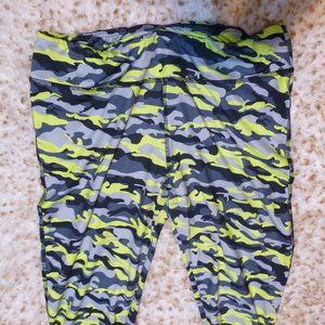Stretchy Hard Candy Camo Capri workout leggings Sz L ( 11-13)